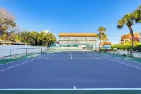 Pelican Cove Condo at Bradenton Beach w/ Pool! - Parkering