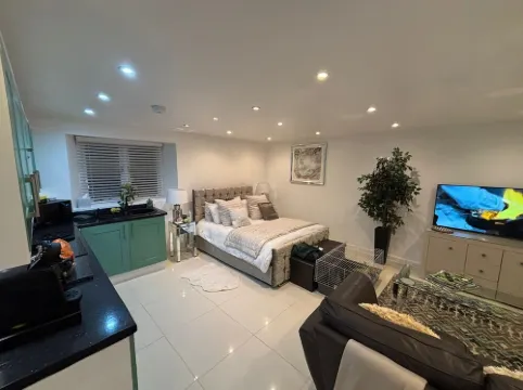 Beautiful One Bed Studio (dog friendly)