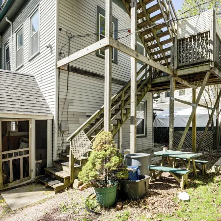 Explore Dtwn, Parks & Colleges: Cozy Worcester Apt