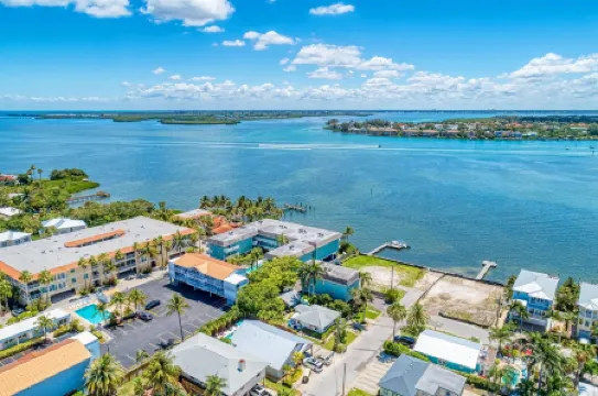 Anna Maria Island Bay Watch Bungalow