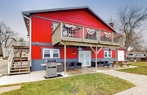 瑪麗湖畔的湖濱之家，帶火坑