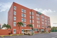 City Express Junior by Marriott Cancun - Yüzme Havuzu