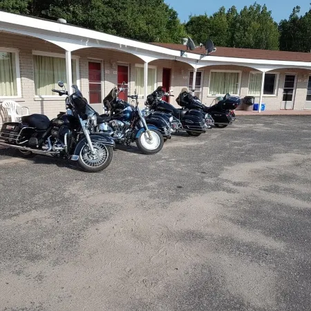 Skyways Motel