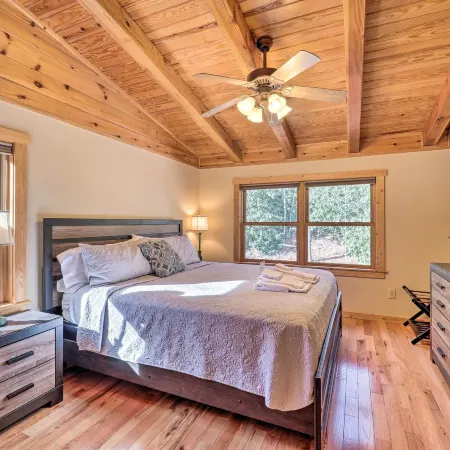 4 Mi to Sugar Mtn: 'Rocky Creek Cabin' w/ Hot Tub