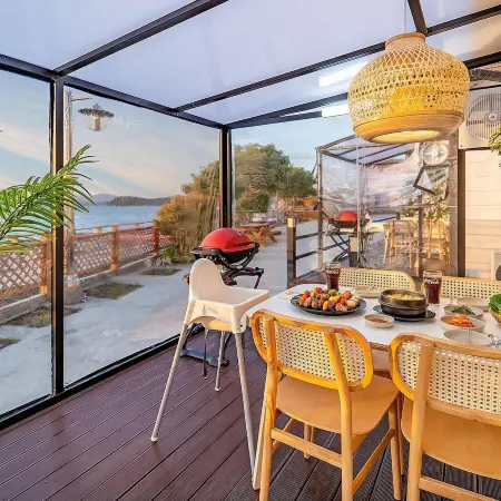 Yeosu Dangdangi Dog Family Pension Gold