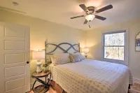 1 Mi to Town: Chalet-Style Highlands Retreat - Balcony