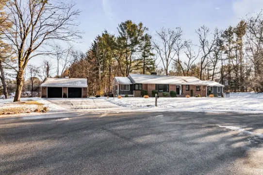 Andover in-town, 3-bedroom furnished home, single level living & 2-car garage