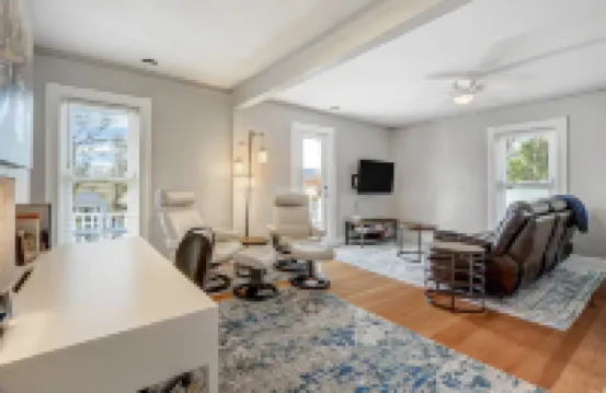 Downtown Getaway With Balcony King Beds