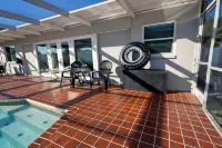 Paradise Palms Beach house with HEATED POOL🏖🌅🐬