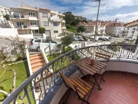 Ericeira Chill Hill Hostel & Private Rooms - Peach Garden