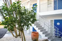 3-bedroom, 3 bath condo in beautiful Longboat Key. Beachfront views w/ pool.