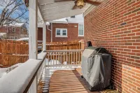 Cincy Area Bungalow w/ Deck & Yard, Pets Welcome! - Homestays