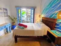Spacious 2Br w/ Pool •  Walk to Beach & Town • Quiet Area Hotels in 