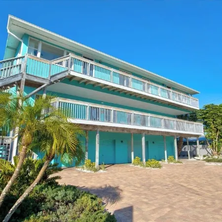 Family Tides! Great for Groups, Ocean View, Pool/Waterfall, Spa, Golf Cart Incl.