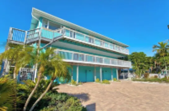 Family Tides! Great for Groups, Ocean View, Pool/Waterfall, Spa, Golf Cart Incl.