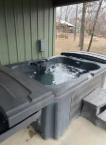 New Cabin on Private Lake with Hot Tub, Gas Grill, Fire Pit & Swings