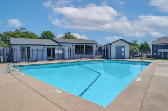 特大床，優越位置，適合工作者，長住優惠