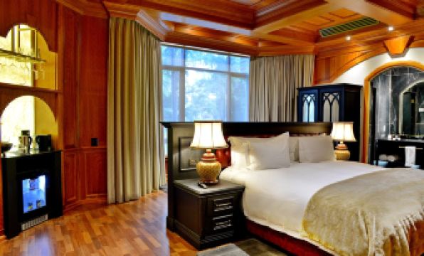 Apogee Boutique Hotel & Spa