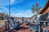 Mountain View Cabin Oasis near Smith Rock on Multi-acre Property, Dog-Friendly!