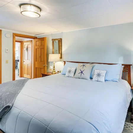 Walk to Pigeon Hill Bay: Coastal Maine Cottage