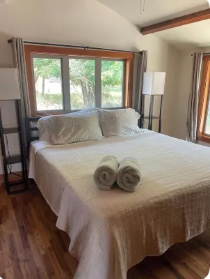 Cozy Rattlesnake Creekside Cabin Retreat