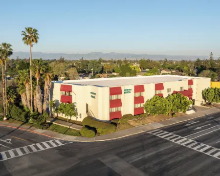 Carlyle Hotel Hotels in Campbell