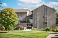 2Bdr Loft Suite Golf Course Condo 5549 - Pysäköinti