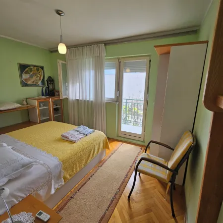 Oleander, Three-Bedroom Apartment in Trogir