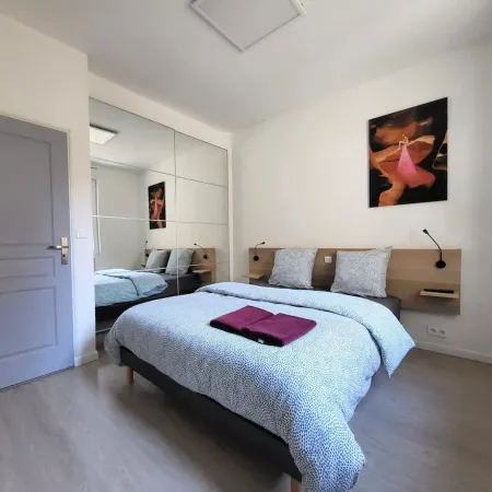 Maison Proches des Places Avec Stationnement