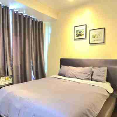 Luxurious 2BR Condo in Makati City with Stunning Views Rooms