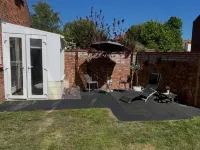 3-Bed Apart Sleeps 5 w Garden Parking & Pets Ok - Condos