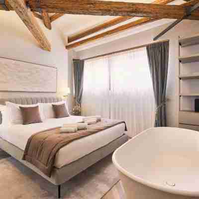 San Polo Palace 1976 Rooms