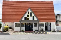 Super 8 by Wyndham Albuquerque Downtown - Motels