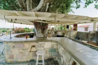 Ampavris Family Apartments - بار