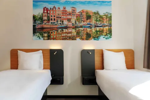 easyHotel Amsterdam Arena Boulevard - С парковкой