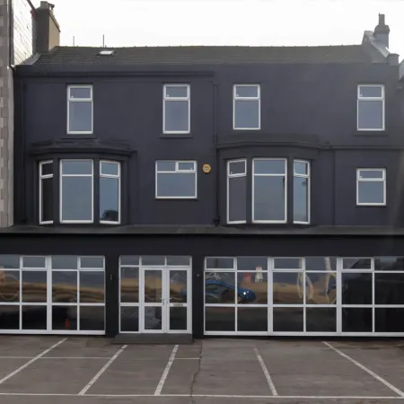 399 Prom - Blackpool Hotel Отели рядом с достопримечательностью «Парк Стэнли»