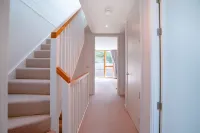 Perfect Booking Large Home With Driveway Parking