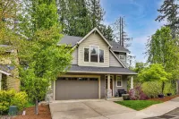 Walk to Park & Creekside Trails! Modern Sandy Home - 4-Star
