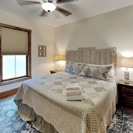 Buzzy Bee Lodge
