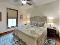 Buzzy Bee Lodge