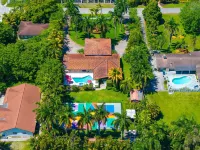 Sultan Villa - Tennis • CT Pool • BBQ Hotels in Golden Glades