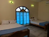 Bluemoon Bungalow Отели в г. 