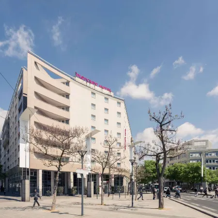 Mercure Lyon Centre Charpennes Parc de la Tête d'Or Отели рядом с достопримечательностью «06. Парк-де-ла-Тет»