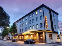 Montana Hotel Mönchengladbach Hotels near Heyden