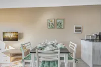 No1 Airville Sol, 9 min Drive to Cresta Mall - Condos