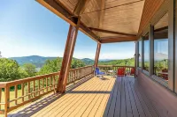 Endless Vistas 4BR With Stunning Views and Close Proximity to Town