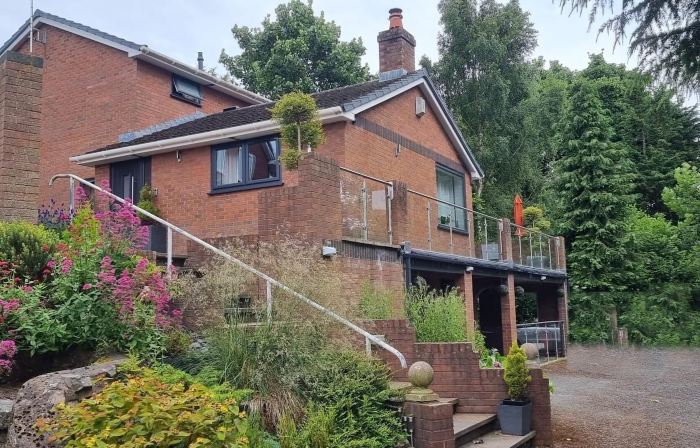 Quiet, Modern Ground Floor Annex Near Theatr Clwyd