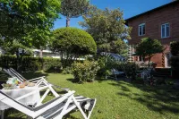 Fantastic Liberty Villa in the Heart of Versilia - Villas