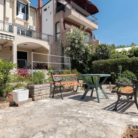 Apartments Ivan by the Sea
