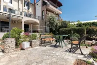 Apartments Ivan by the Sea